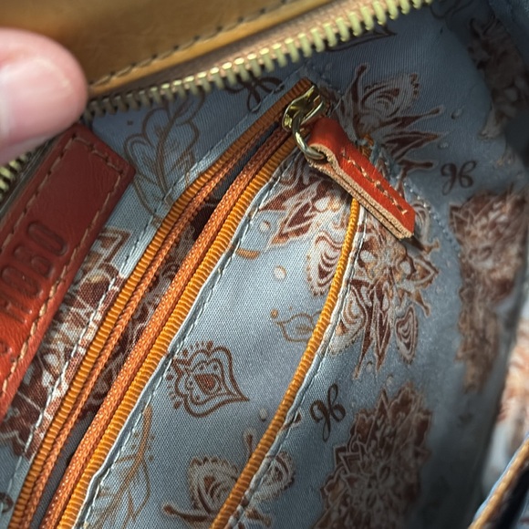 HOBO Brand Round Honey Color, handbag. - Picture 5 of 7